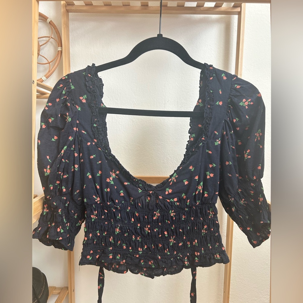 Urban Outfitters puff sleeves crop top